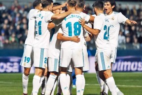 拜仁慕尼黑三冠王-爱游戏娱乐