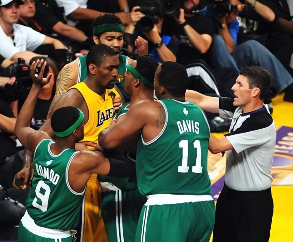 巴塞罗那发布备战花絮，今晚队长鼓劲，NBA常规赛任务艰巨，身体对抗强度拉满的简单介绍