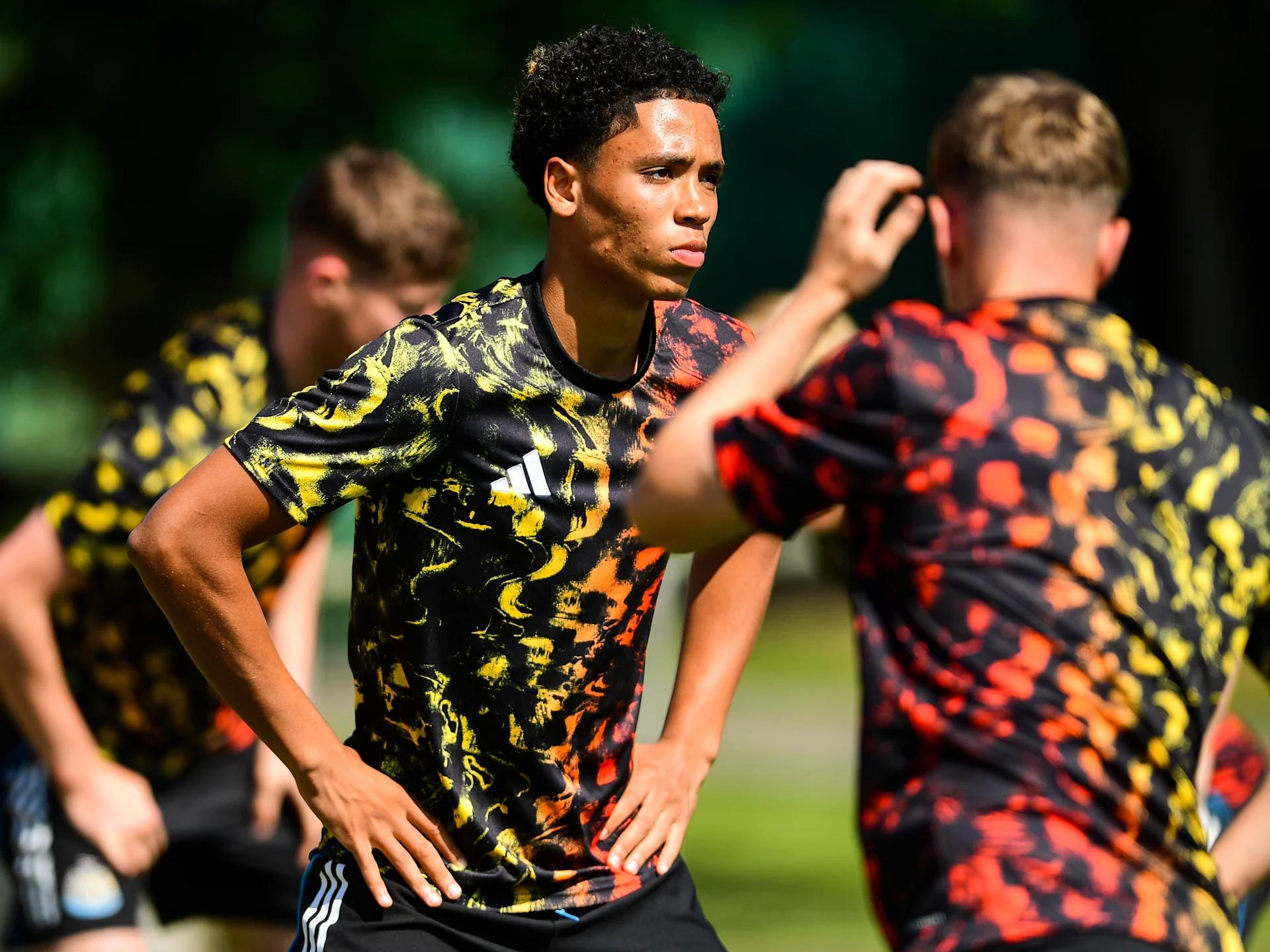 勒沃库森发布备战花絮；窗口期复出首秀；荷甲任务艰巨；训练强度明显提升 