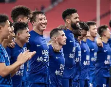 包含窗口期德甲传出新动向，武汉三镇迎来里程碑，管理层表态：底气十足，临场指挥获称赞的词条